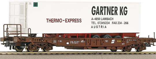Standard deep-well flat car<br /><a href='images/pictures/Roco/66700.jpg' target='_blank'>Full size image</a>